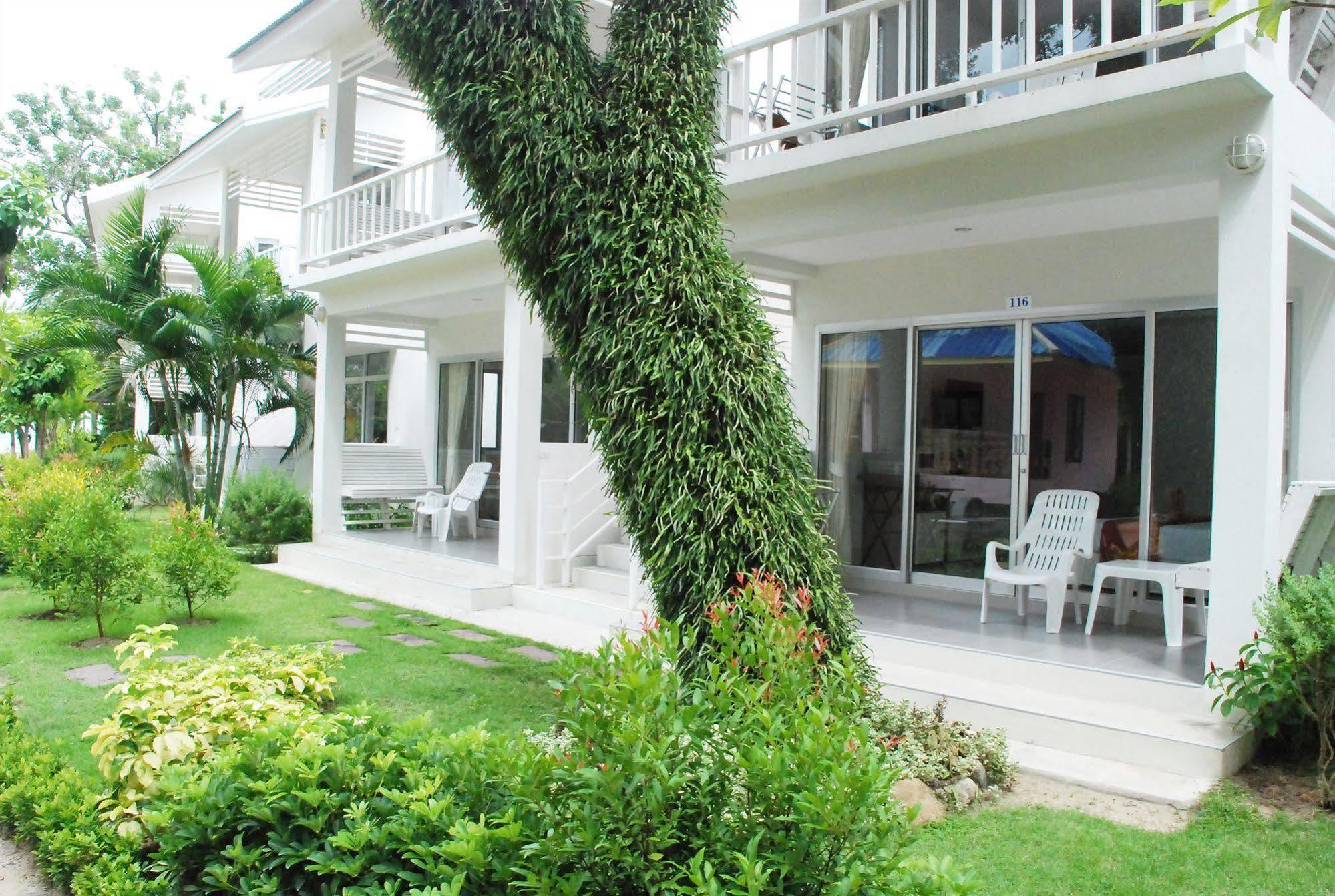 Amity Beach Resort Maret Buitenkant foto
