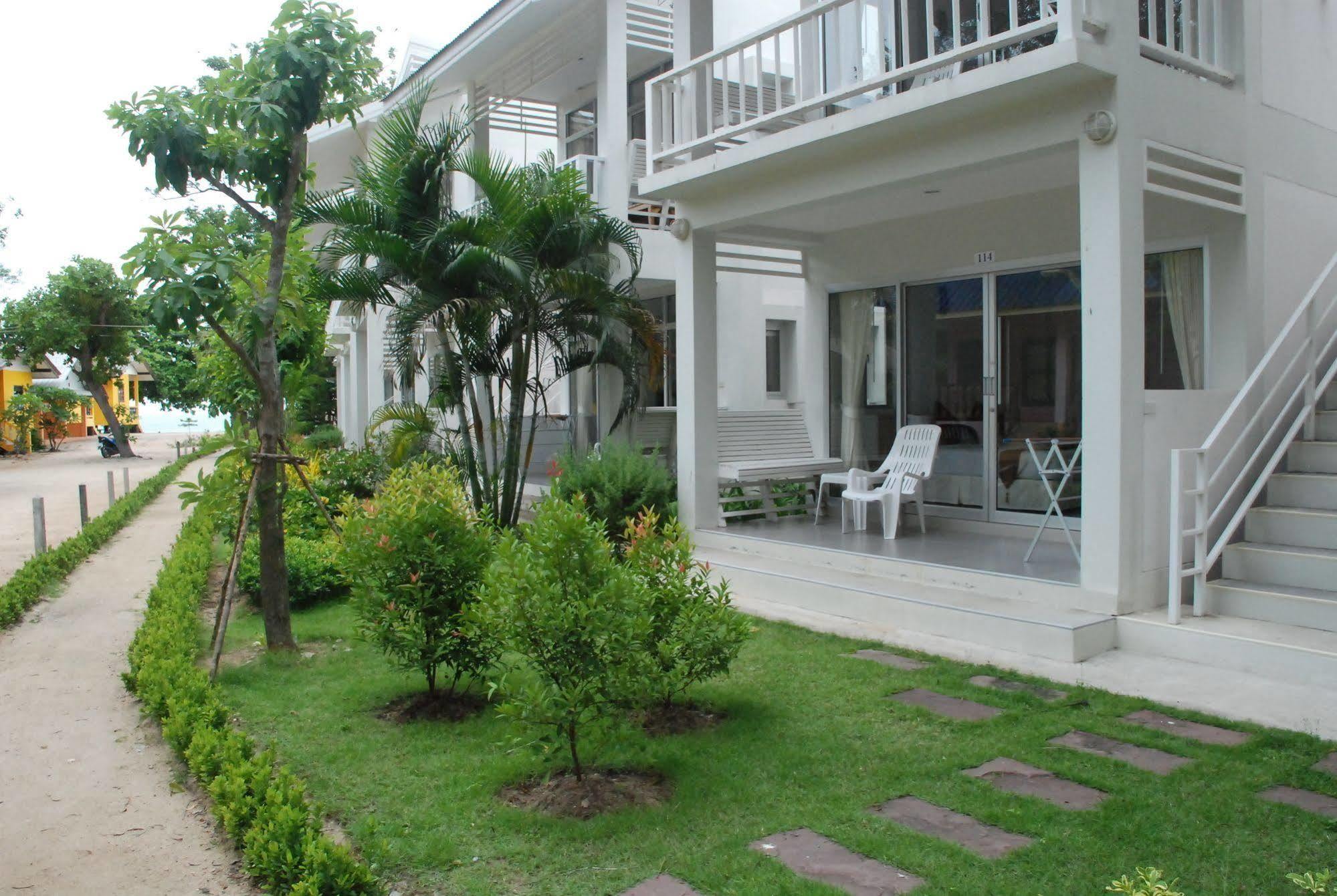 Amity Beach Resort Maret Buitenkant foto
