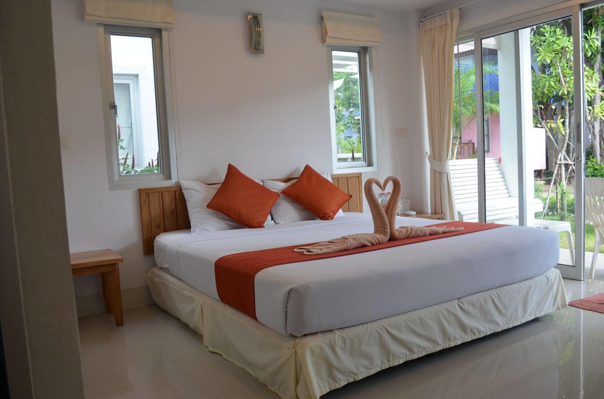 Amity Beach Resort Maret Buitenkant foto