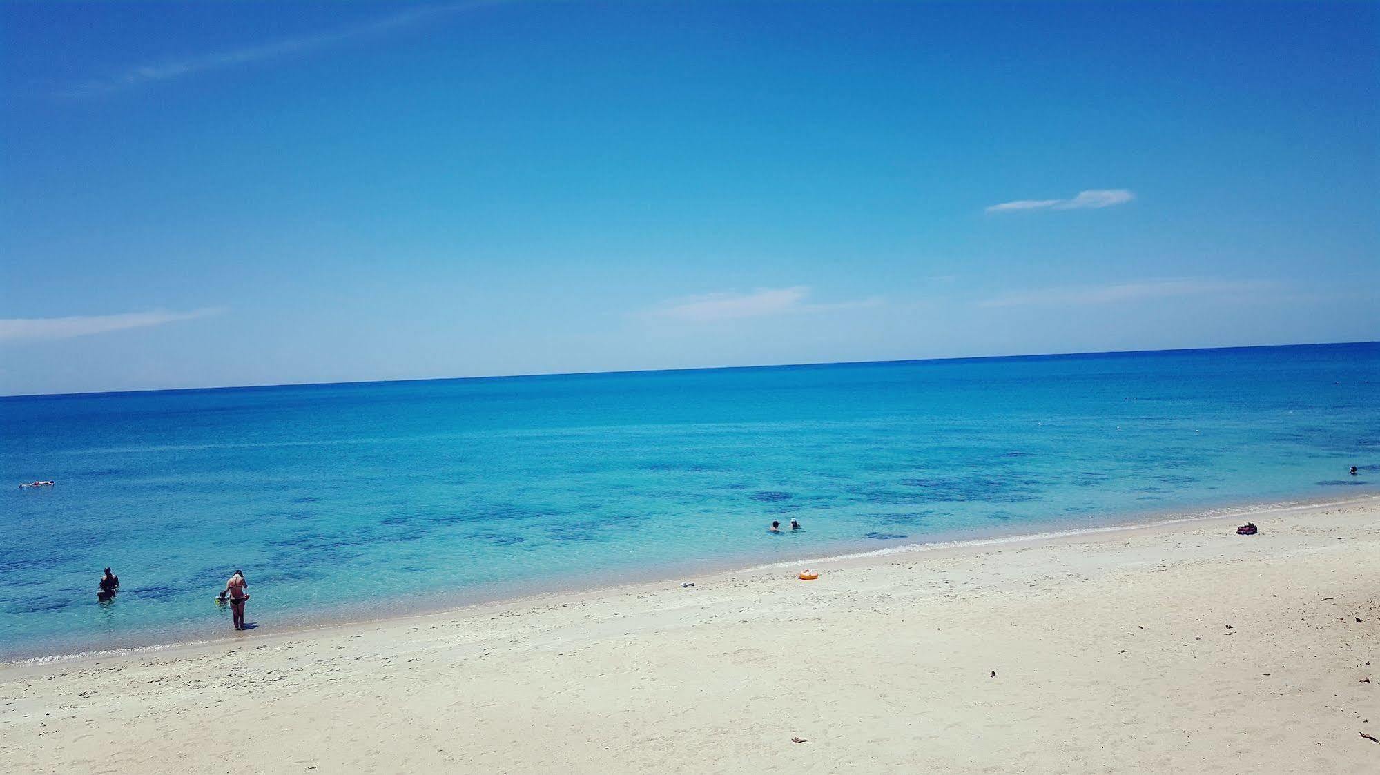 Amity Beach Resort Maret Buitenkant foto