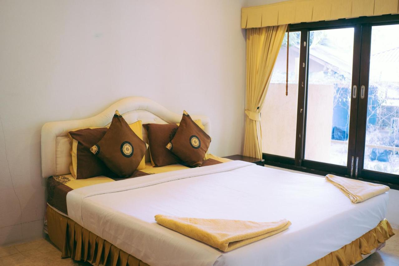 Amity Beach Resort Maret Buitenkant foto