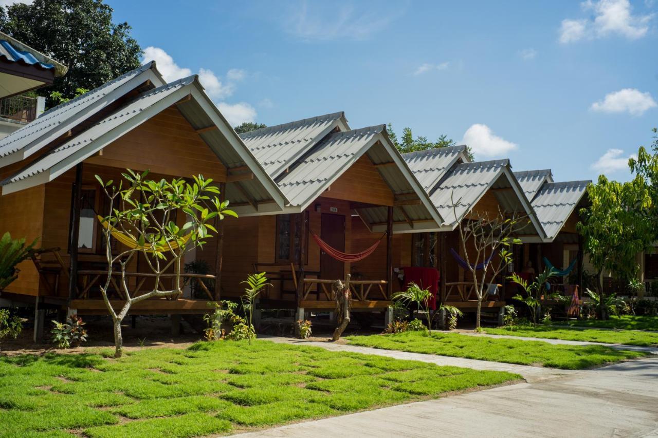 Amity Beach Resort Maret Buitenkant foto